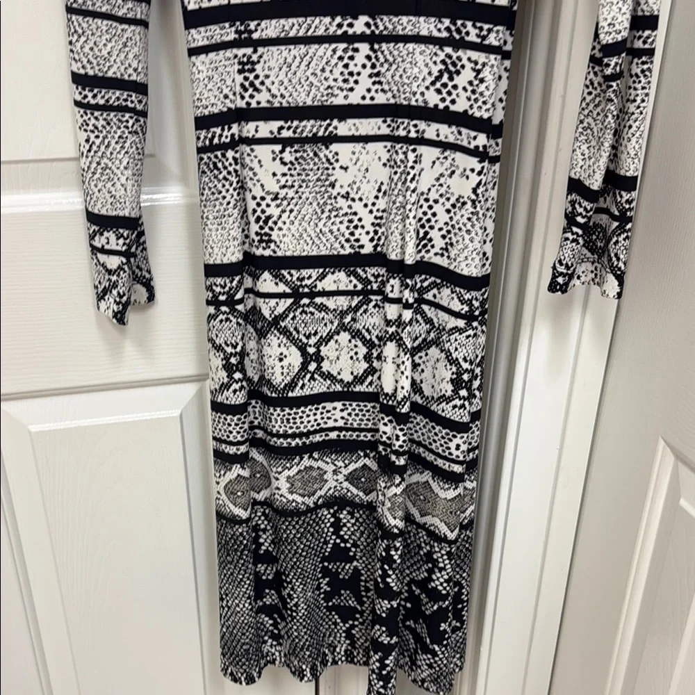 BCBG Black and White Patterned Wrap Dress - Picture 10 of 11